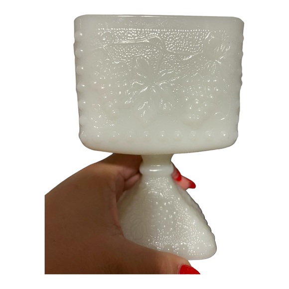 Vintage 50s Milk Glass Pedestal Dish Harvesr Graoe Pattern - Picture 7 of 10